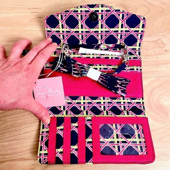NWT Gorgeous Vera Bradley Floral Navy Blue Crossbody Bag / Wallet with Ribbons - Picture 3 of 12